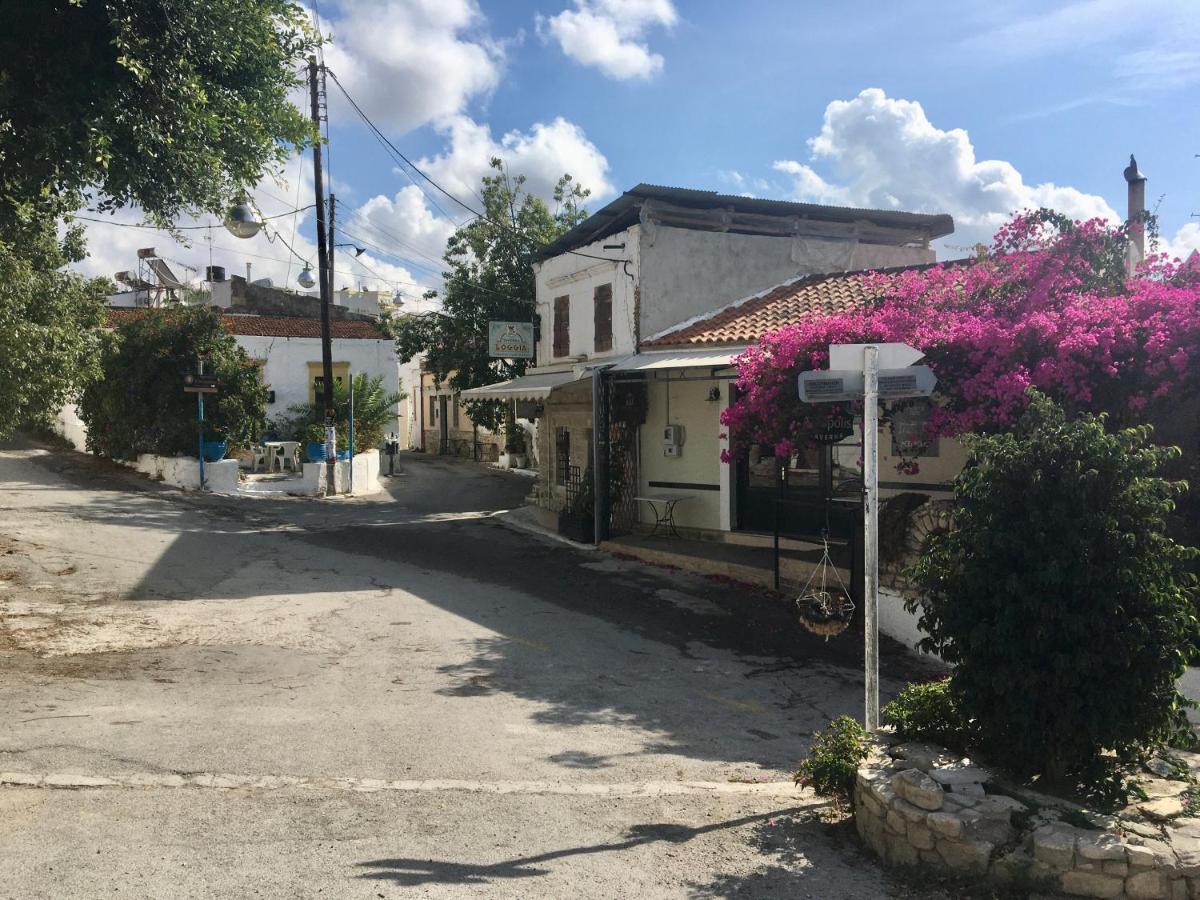 Landros Kamilári Exterior foto